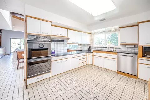Kitchen - 2818 Anza Ave, Davis, CA 95616 photo 4 of 5