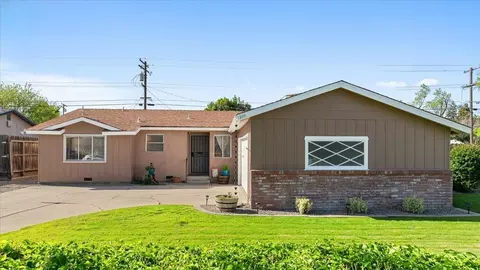 300 Ribier Ave, Modesto, CA 95350 photo 1