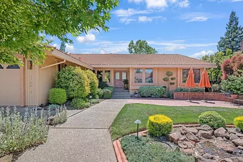 151 Canyon Rim Dr, Folsom, CA 95630