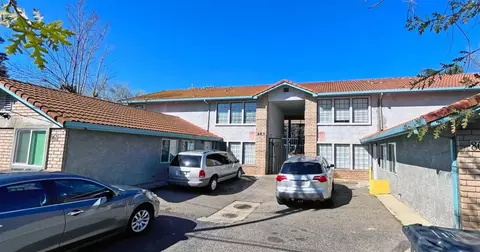 865 N Mitchell Ave, Turlock, CA 95380 photo 2