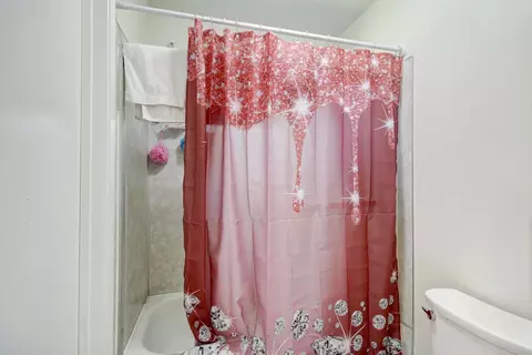 Bath - 5335 Gibbons Dr, Carmichael, CA 95608 photo 2 of 3