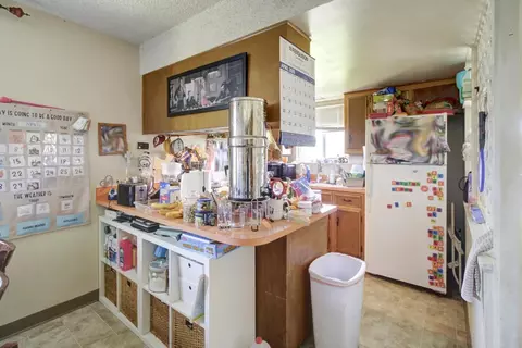 Kitchen - 5335 Gibbons Dr, Carmichael, CA 95608 photo 5 of 7