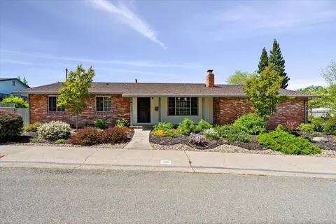 300 James Dr, Roseville, CA 95678