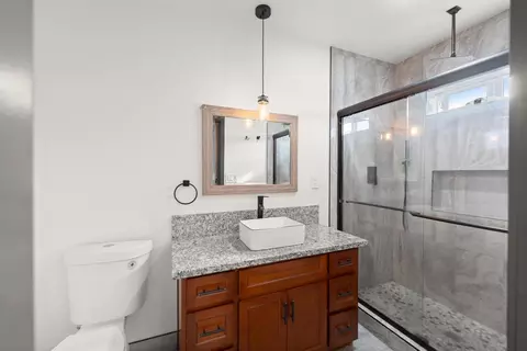 Bath - 1687 10th Ave, Olivehurst, CA 95961 photo 2 of 4
