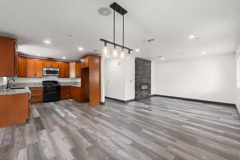 Living - 1687 10th Ave, Olivehurst, CA 95961 photo 4 of 5