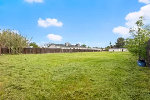 Exterior - 1687 10th Ave, Olivehurst, CA 95961 photo 6 of 7