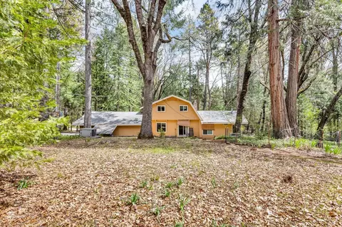 12438 Hillcrest Dr, Nevada City, CA 95959
