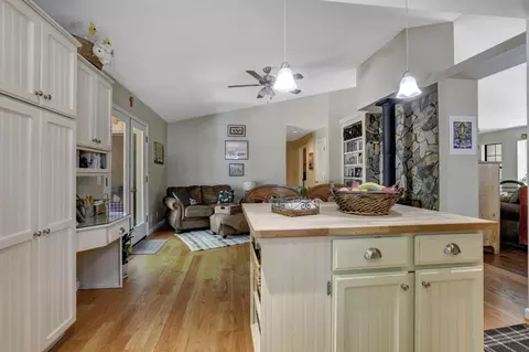 Kitchen - 11244 Edward Dr, Grass Valley, CA 95949 photo 4 of 11
