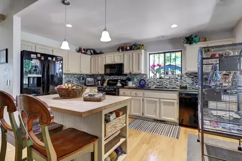 Kitchen - 11244 Edward Dr, Grass Valley, CA 95949 photo 2 of 11