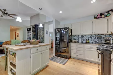 Kitchen - 11244 Edward Dr, Grass Valley, CA 95949 photo 10 of 11