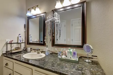 Bath - 11244 Edward Dr, Grass Valley, CA 95949 photo 3 of 3