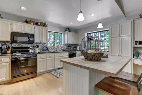 Kitchen - 11244 Edward Dr, Grass Valley, CA 95949 photo 1 of 11