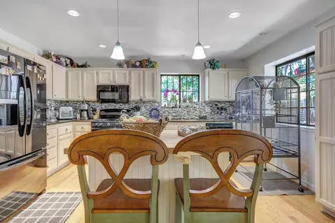 Kitchen - 11244 Edward Dr, Grass Valley, CA 95949 photo 7 of 11
