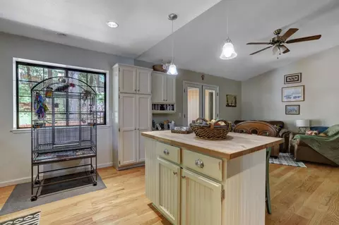 Kitchen - 11244 Edward Dr, Grass Valley, CA 95949 photo 3 of 11