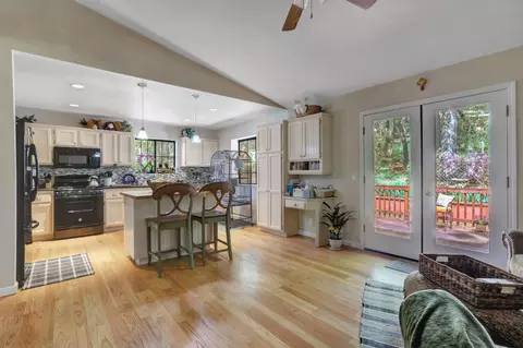 Kitchen - 11244 Edward Dr, Grass Valley, CA 95949 photo 5 of 11