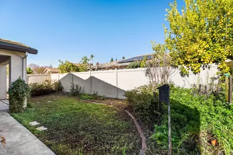 Exterior - 2327 Pepper Tree Ln, Manteca, CA 95336 photo 8 of 15