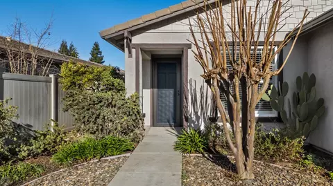 Exterior - 2327 Pepper Tree Ln, Manteca, CA 95336 photo 6 of 15