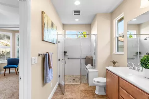 Bath - 2327 Pepper Tree Ln, Manteca, CA 95336 photo 2 of 4