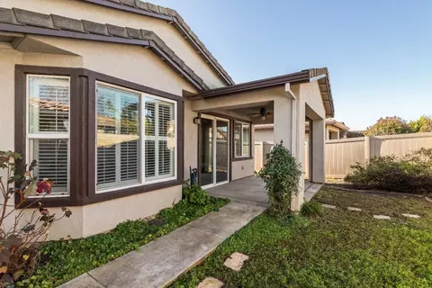 Exterior - 2327 Pepper Tree Ln, Manteca, CA 95336 photo 9 of 15