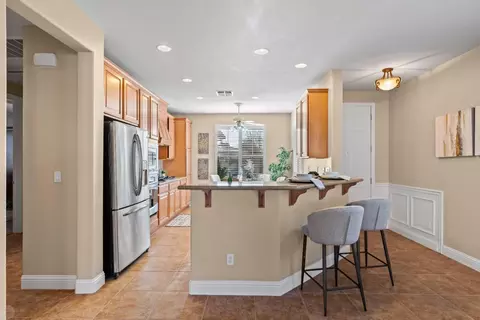 Entry Way - 2327 Pepper Tree Ln, Manteca, CA 95336 photo 2 of 2