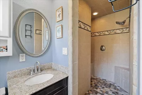 Bath - 5324 Ridgefield Ave, Carmichael, CA 95608 photo 1 of 2