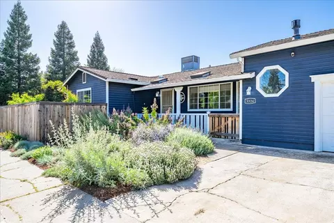 Exterior - 5324 Ridgefield Ave, Carmichael, CA 95608 photo 2 of 16