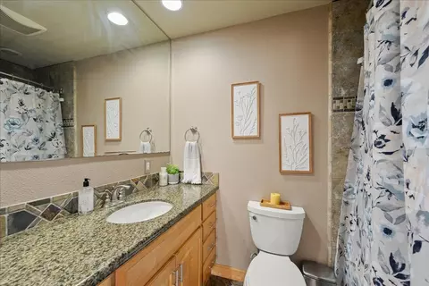 Bath - 5324 Ridgefield Ave, Carmichael, CA 95608 photo 2 of 2