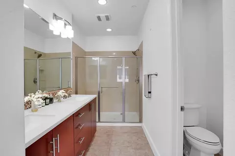 Bath - 5223 S Esprit Loop, Dublin, CA 94568 photo 2 of 3