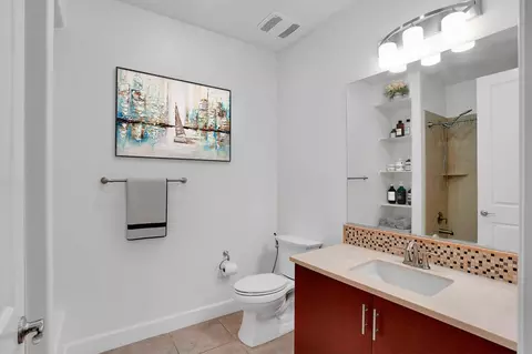 Bath - 5223 S Esprit Loop, Dublin, CA 94568 photo 1 of 3
