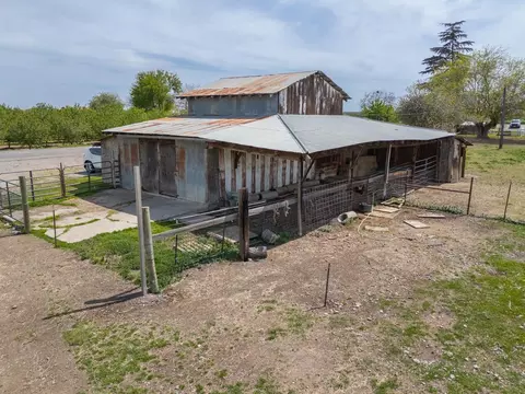 Exterior - 5621 Hankins Rd, Williams, CA 95987 photo 4 of 23