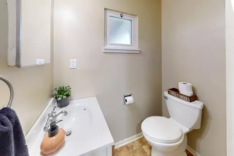 Bath - 5621 Hankins Rd, Williams, CA 95987 photo 1 of 3