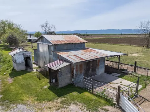 Exterior - 5621 Hankins Rd, Williams, CA 95987 photo 5 of 23