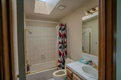 Bath - 1117 E Tulare Ave, Visalia, CA 93292 photo 2 of 3