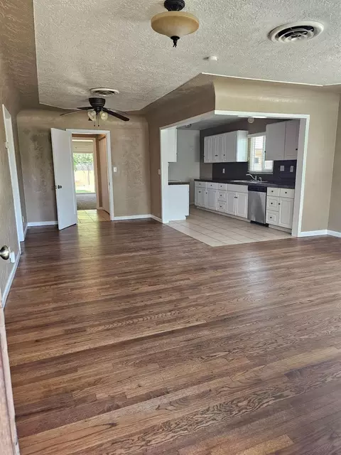 923 Acacia St, Modesto, CA 95351 photo 4