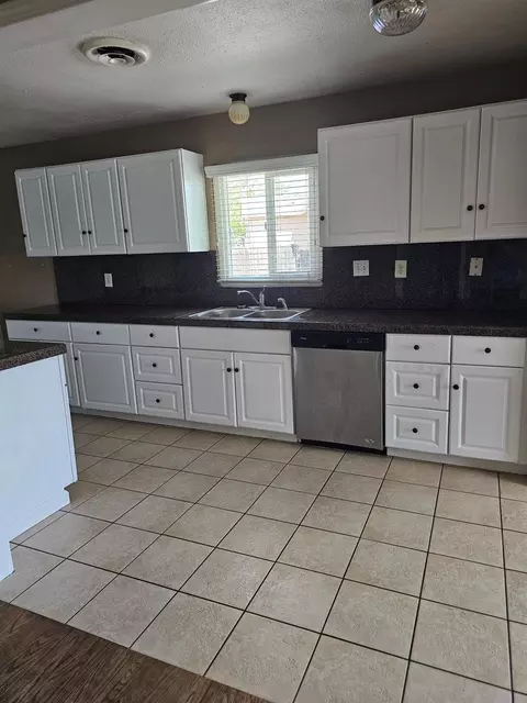 923 Acacia St, Modesto, CA 95351 photo 5