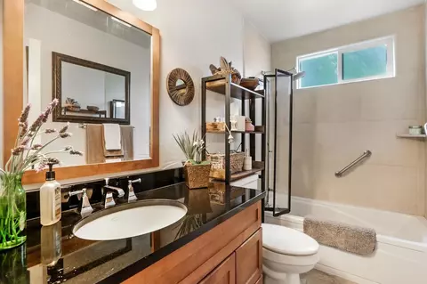Bath - 3304 Monte Vista Ave, Davis, CA 95618 photo 2 of 3