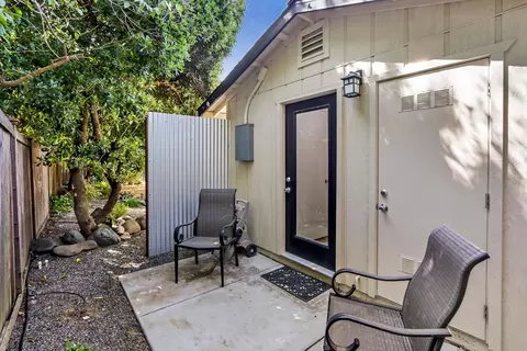 Exterior - 3304 Monte Vista Ave, Davis, CA 95618 photo 3 of 8