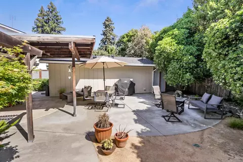 Exterior - 3304 Monte Vista Ave, Davis, CA 95618 photo 6 of 8