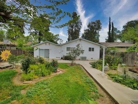 Exterior - 1611 L St, Davis, CA 95616 photo 9 of 12
