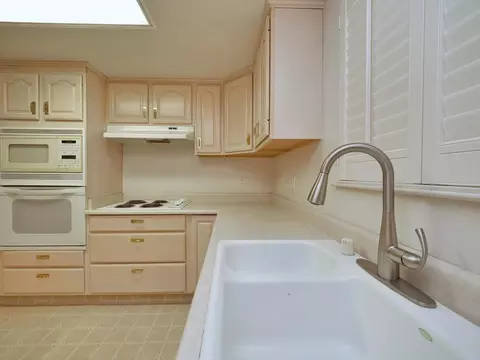 Kitchen - 1611 L St, Davis, CA 95616 photo 3 of 3