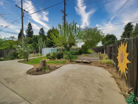 Exterior - 1611 L St, Davis, CA 95616 photo 4 of 12
