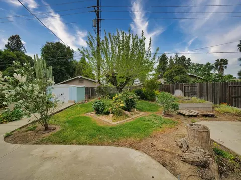 Exterior - 1611 L St, Davis, CA 95616 photo 5 of 12