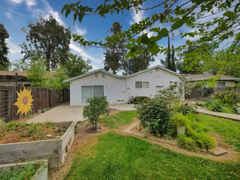 Exterior - 1611 L St, Davis, CA 95616 photo 10 of 12