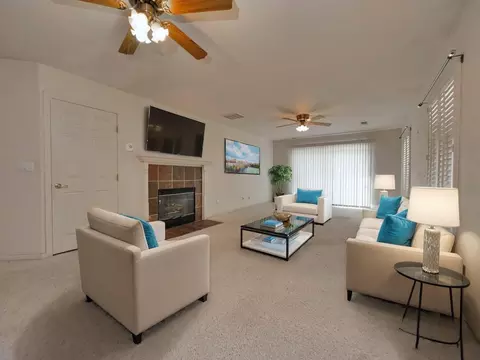 Living - 1611 L St, Davis, CA 95616 photo 4 of 4