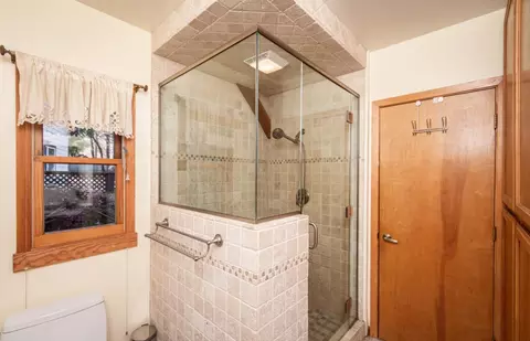 Bath - 3118 Harmony Hill Rd, Placerville, CA 95667 photo 4 of 10