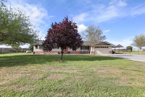 12521 E Harney Ln, Lodi, CA 95240 photo 4