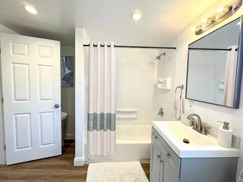 Bath - 857 Redinger Way, Williams, CA 95987 photo 2 of 2