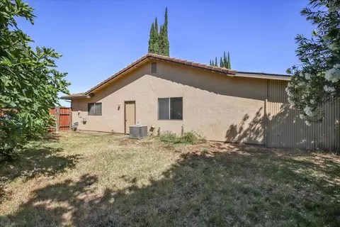 Exterior - 557 Morgan St, Manteca, CA 95336 photo 10 of 12