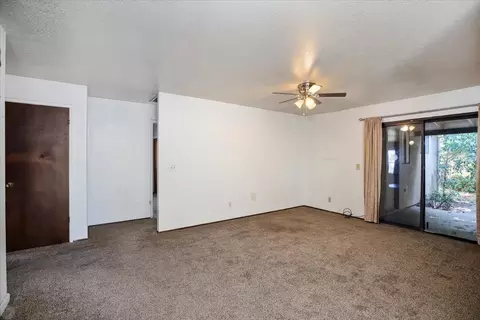 Living - 557 Morgan St, Manteca, CA 95336 photo 7 of 9
