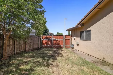 Exterior - 557 Morgan St, Manteca, CA 95336 photo 11 of 12
